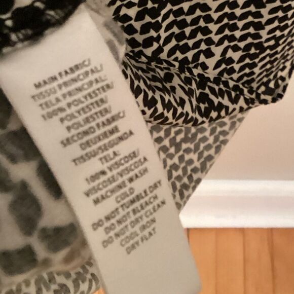 LOFT SIZE MEDIUM CREAM AND BLACK PRINT SLEEVELESS POLYESTER BLOUSE - Picture 7 of 7